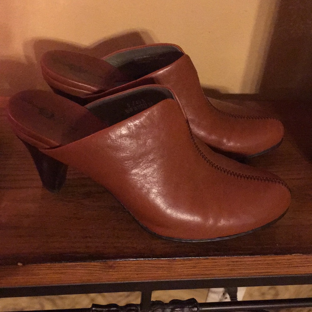 Born Crown Tan Clogs Size 9